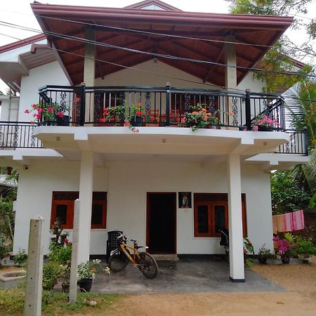 Villa Chaya Хиккадува Экстерьер фото